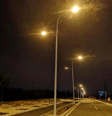 河南信陽(yáng)市雙臂led路燈工程案例